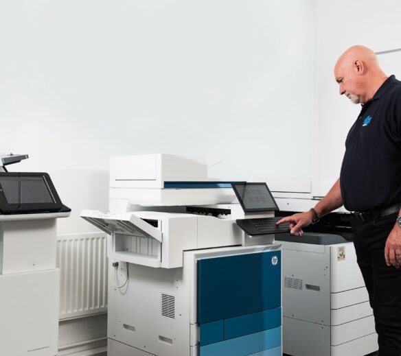 DTP employee working with HP printer