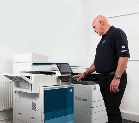 DTP employee working with HP printer